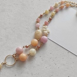 Колье с кварцем, кораллом и кальцитом пастельных оттенков