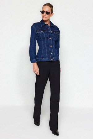 Темно-синяя приталенная джинсовая куртка