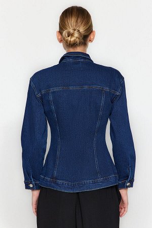 Темно-синяя приталенная джинсовая куртка