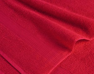 Красное махровое полотенце