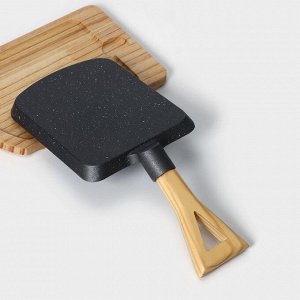 Сковорода чугунная на деревянной подставке «Лопата. Гриль», 23x18 см, цвет чёрный