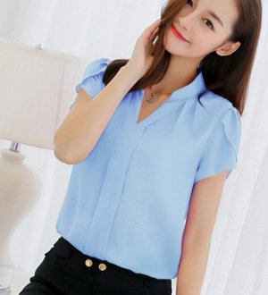 Блуза Блуза, оформленная короткими рукавами цвет: ГОЛУБОЙ 188RX, полиэстер. Размер (обхват груди, длина изделия, см): S (88,59), M (92,60), L (96,61), XL (100,62), 2XL (104,63), 3XL (108,64)