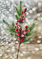 Веточка еловая   с ягодами 51см