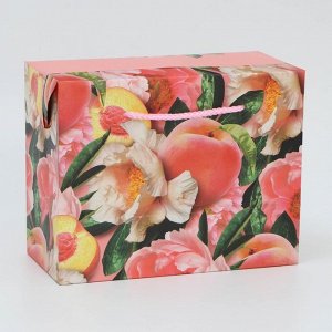 Пакет-коробка «Flower», 23 × 18 × 11 см