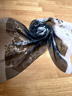 Шелковый невесомый шарфик на подарок