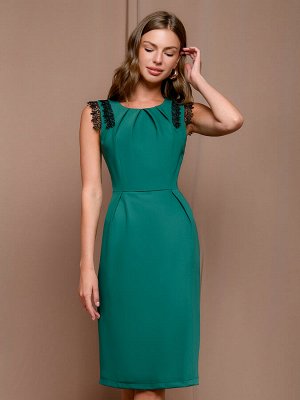 Платье-футляр изумрудного цвета с кружевными оборками