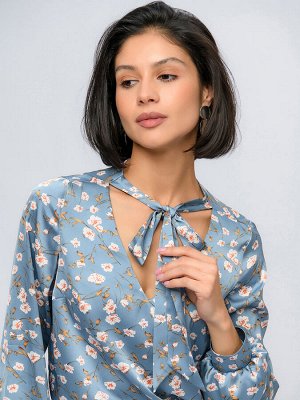 Блуза голубого цвета с принтом с длинными рукавами и декоративными элементами