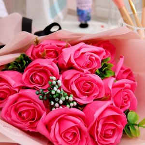 Эксклюзивный букет из мыльных роз, фуксия, 11 шт.