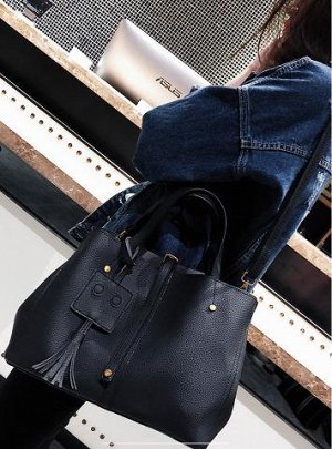 Сумка Отличная сумка черного цвета.Очень Вместимая сумка.  Материал  PU кожа.