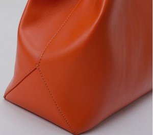 Сумка Отличная сумка  оранжевого  цвета.Очень Вместимая сумка.  Материал  PU кожа.
