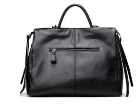 Сумка Отличная сумка  черного  цвета.Очень Вместимая сумка.  Материал  PU кожа.