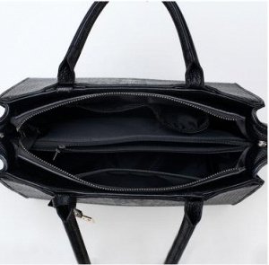 Сумка Отличная сумка черного  цвета.Очень Вместимая сумка.  Материал  PU кожа.