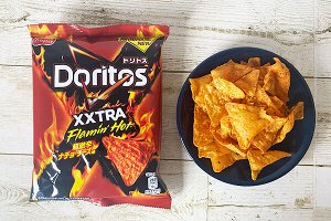 Doritos XXTRA Flamin'Hot Super Spicy 55g - Доритос Экстра флейминг хот. Супер острые