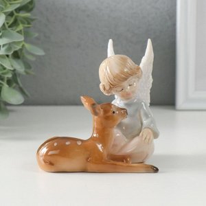 Фигурка полистоун «Кучерявый ангел с оленёнком», 9.5x9.5x10.5 см