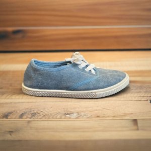 Кеды 👟 Стильная и практичная обувь для повседневной носки

Характеристики:
✔ Цвет: светло-голубой– универсальный оттенок, который легко сочетается с любой одеждой
✔ Материал верха: натуральный хлопок 