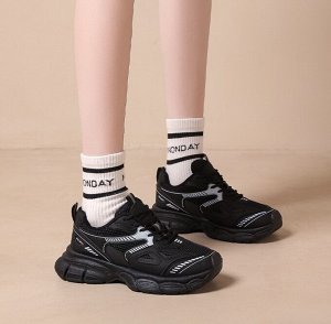 Женские кроссовки на массивной подошве, цвет черный