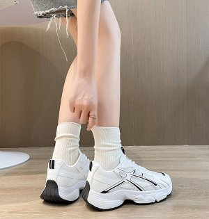 Женские кроссовки с сетчатыми вставками, цвет белый