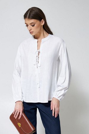 Блуза Свободная блуза из фактурного вискозного полотна. Рукав спущенный, расширенный к низу на резинке. Спереди декоративная сборка по груди и завязки, воротник стойка.

Материал
Вискоза
Цветовая гамм