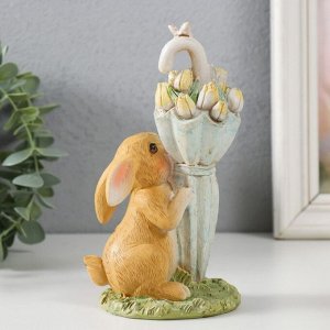 Фигурка полистоун «Зайка у зонта с тюльпанами», 8.5x6.5x15.5 см