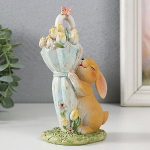 Фигурка полистоун «Зайка у зонта с тюльпанами», 8.5x6.5x15.5 см
