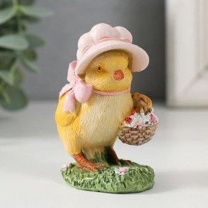 Фигурка полистоун «Цыпа в шляпке с корзинкой цветов», 6.5x4x8 см