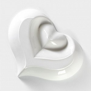 Блюдо керамическое с соусником «Сердце», 28x22x4 см, цвет белый