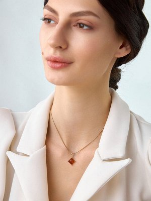 Миниатюрная подвеска из коньячного янтаря «Афина»