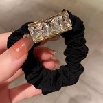 Резинка для волос с декором, черный