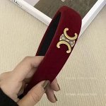Ободок для волос с бархатной отделкой и минималистичным декором, темно-красный
