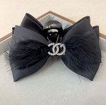Заколка-краб для волос, декорирована бантом и перьями, черный