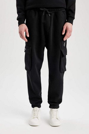 Спортивные брюки оверсайз с карманами-карго
