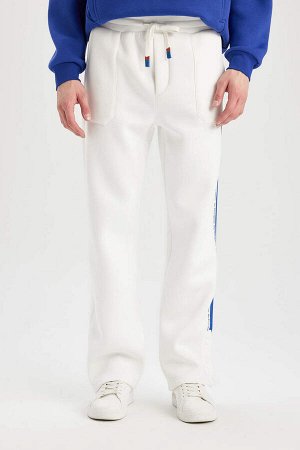 Прямые спортивные штаны стандартного кроя с карманами
