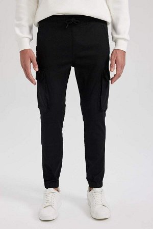 Узкие брюки-карго с карманами