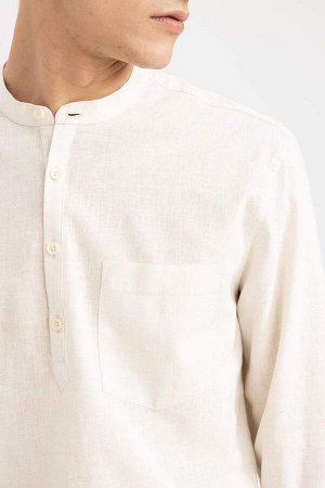 Рубашка приталенного кроя с воротником-стойкой и длинными рукавами из смесового льна