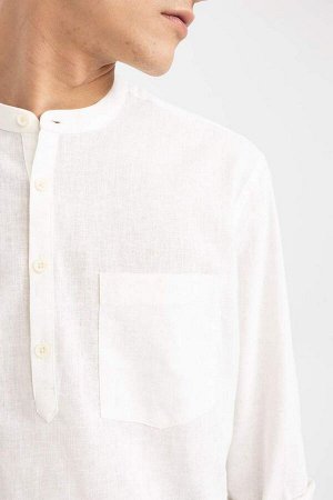 Рубашка приталенного кроя с воротником-стойкой и длинными рукавами из смесового льна