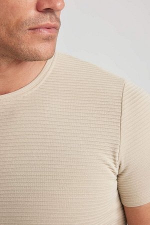 Облегающая футболка с круглым вырезом и короткими рукавами