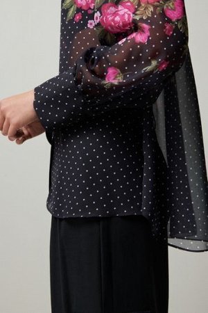 Черная блузка с длинными рукавами с цветами и горошком???????