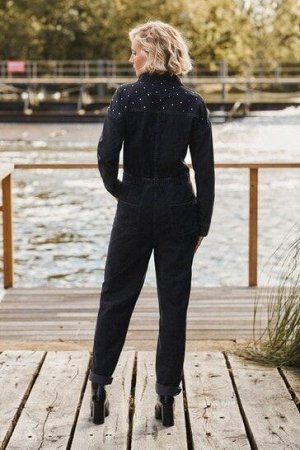Черный джинсовый комбинезон Savannah Miller с заклепками