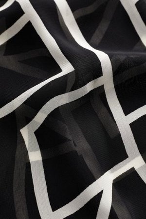 Прозрачная блузка с V-образным вырезом, молнией и длинными рукавами с манжетами.