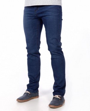 Джинсы Классические пятикарманные джинсы прямого кроя, с застежкой на молнию. 
Состав: 72% - хлопок, 26% - полиэстер, 2% - спандекс.