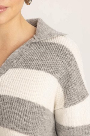 Полосатый свитер из ткани селаник с воротником-поло свободного покроя
