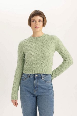Укороченный свитер с круглым вырезом