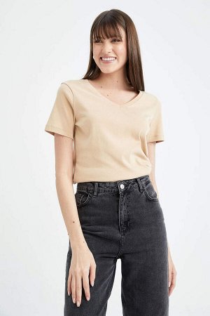 Базовая футболка Slim Fit с v-образным вырезом и короткими рукавами из 100 % хлопка
