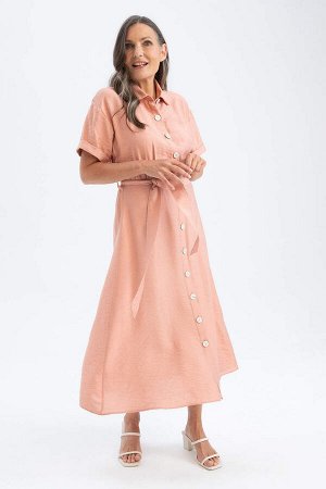 Льняное платье-миди с рубашечным воротником и короткими рукавами