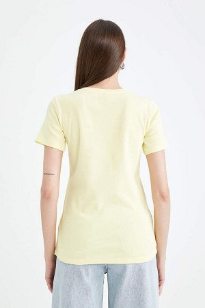Облегающая футболка из 100 % хлопка с V-образным вырезом и короткими рукавами