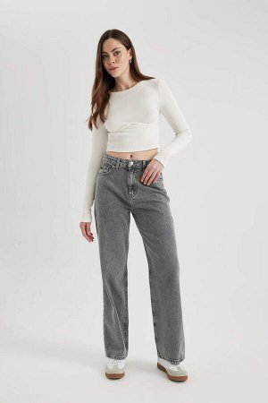 Длинные джинсовые брюки с широкими штанинами и высокой талией в стиле 90-х с вырезом