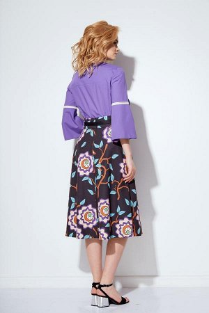Блуза Блуза Anna Majewska 1099 purple 
Состав ткани: Хлопок-100%; 
Рост: 170 см.

Блуза прямого силуэта из текстильного блузочного полотна, круглым вырезом, длинными расклешенными рукавами 7/8, круже