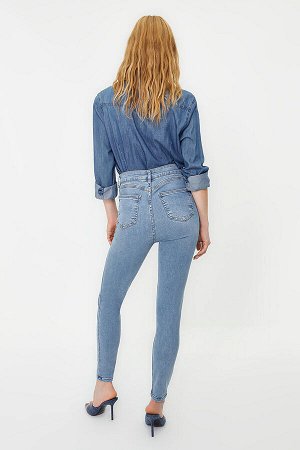 Голубые джинсы скинни с высокой талией и пуш-ап