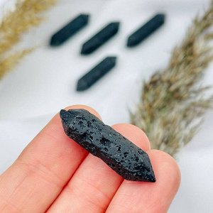 Кристалл двухконечный из Лавы