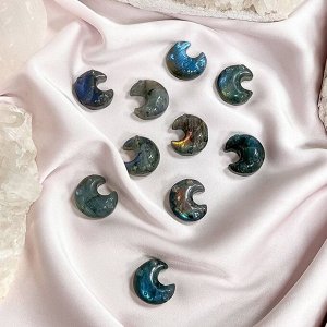Фигурка "Месяц" из Лабрадора